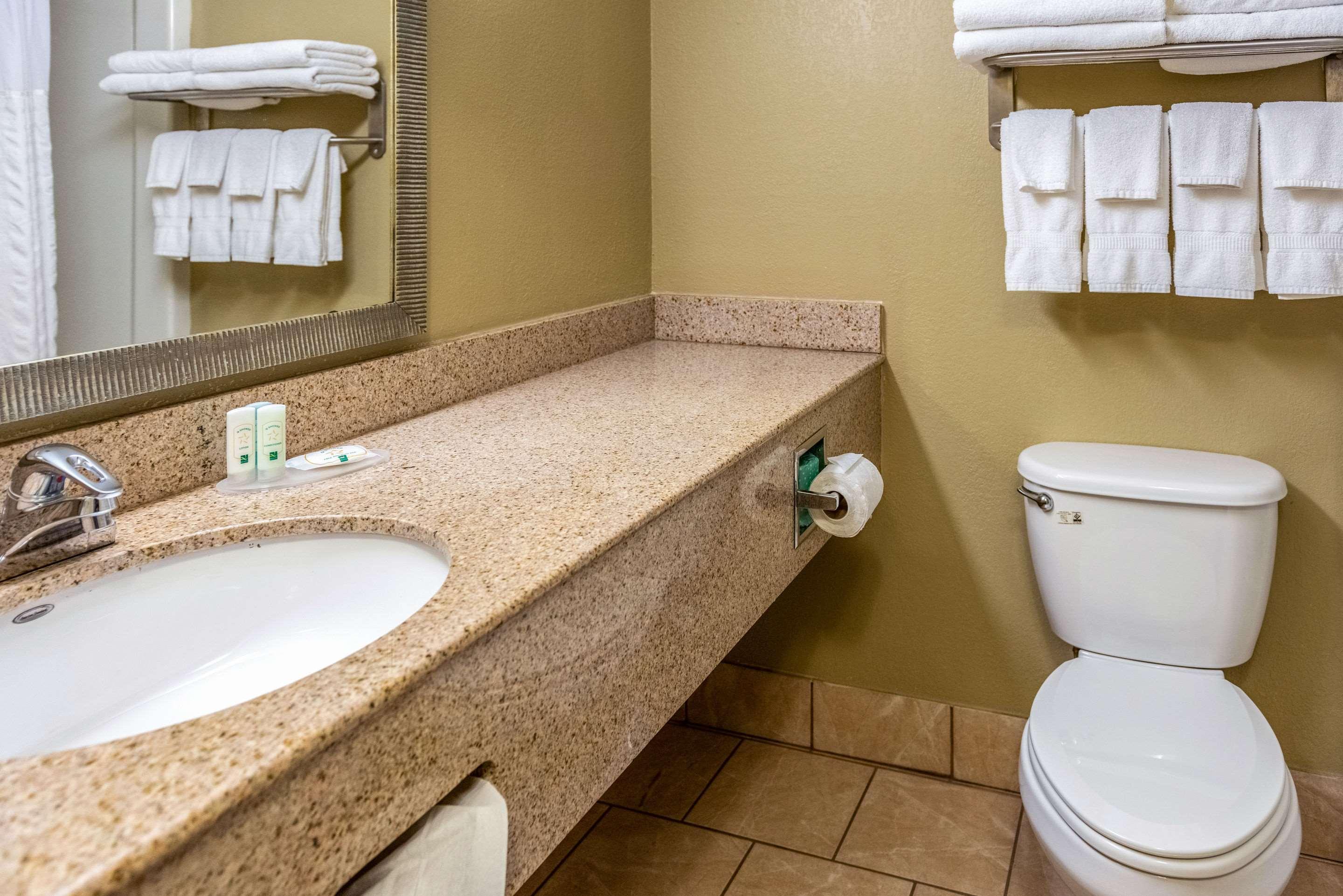 Quality Inn & Suites Seville Ngoại thất bức ảnh
