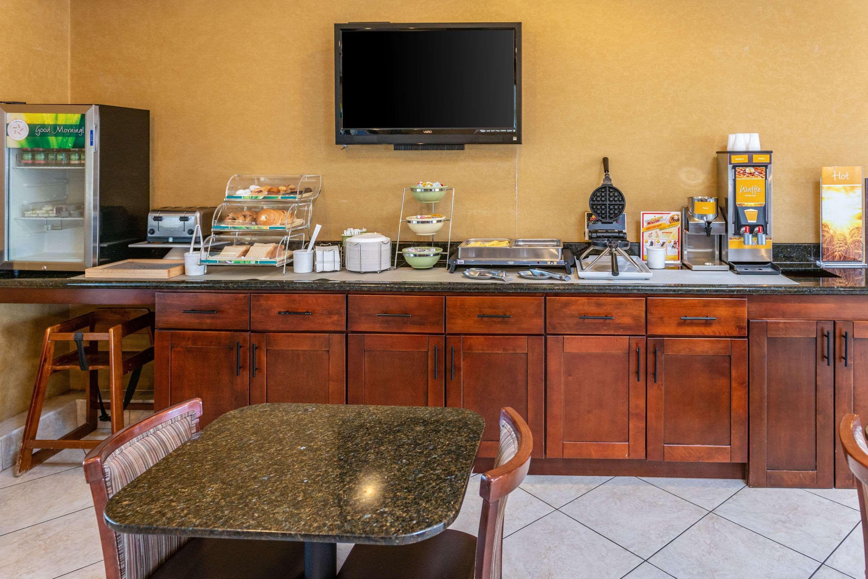 Quality Inn & Suites Seville Ngoại thất bức ảnh