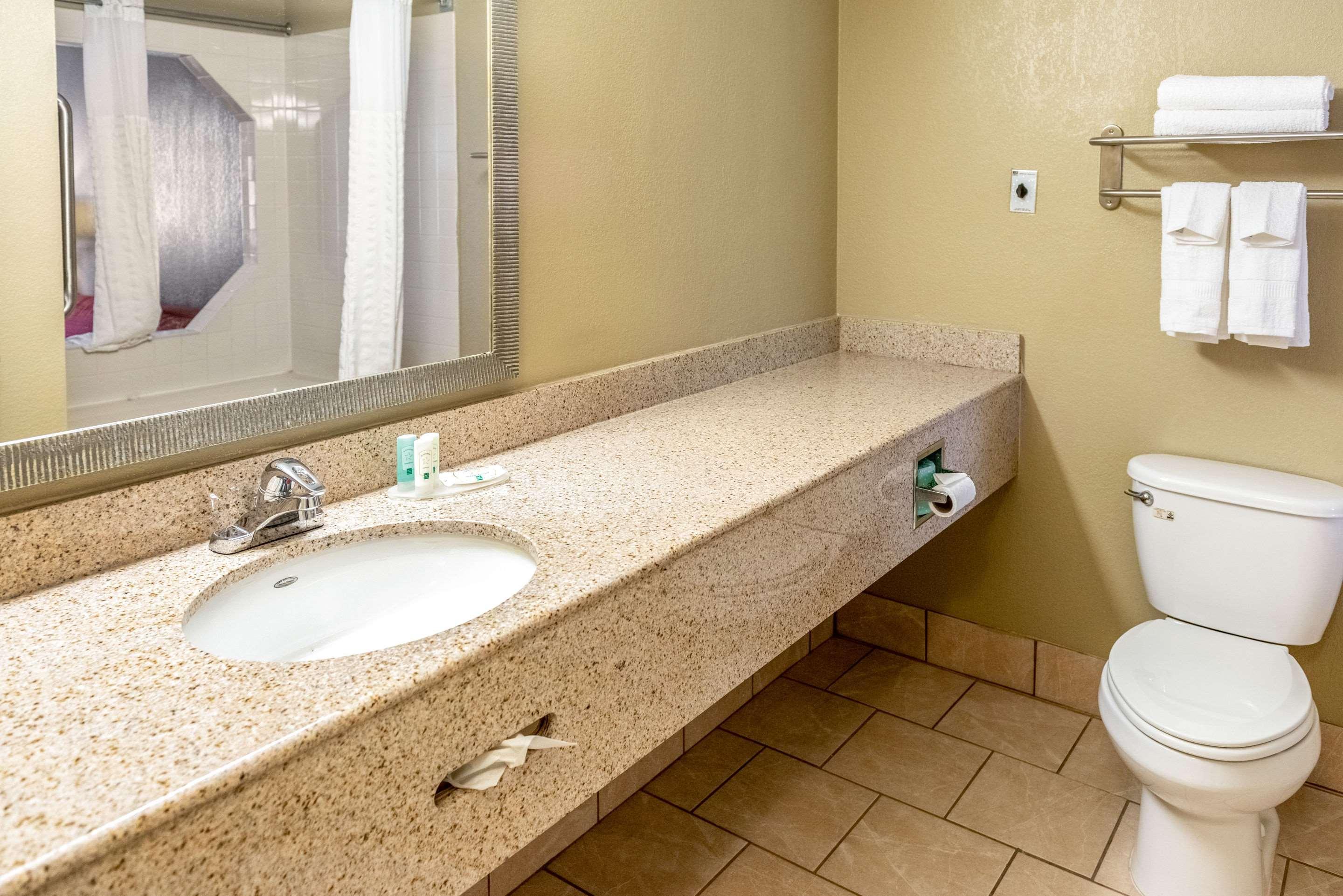 Quality Inn & Suites Seville Ngoại thất bức ảnh