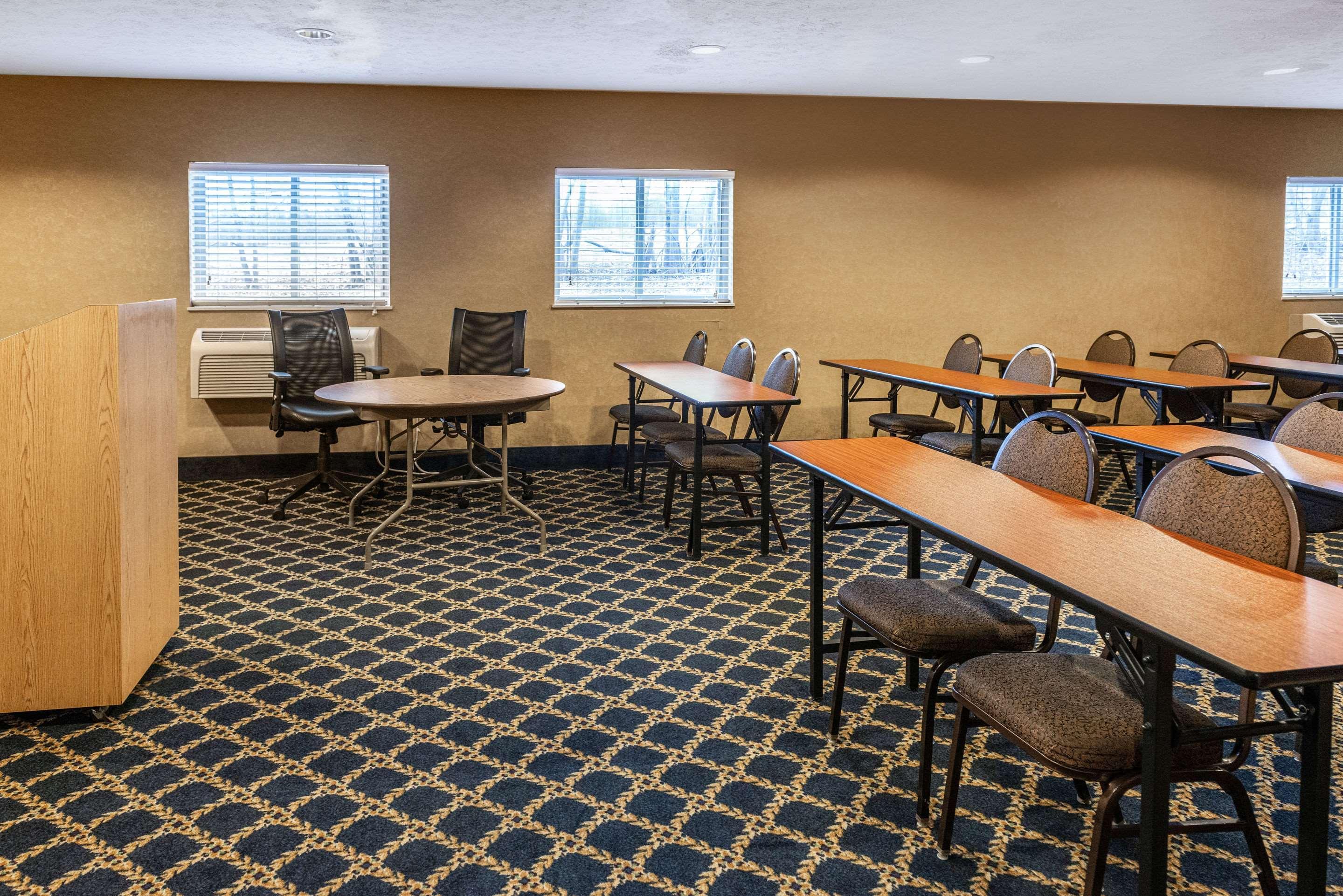 Quality Inn & Suites Seville Ngoại thất bức ảnh