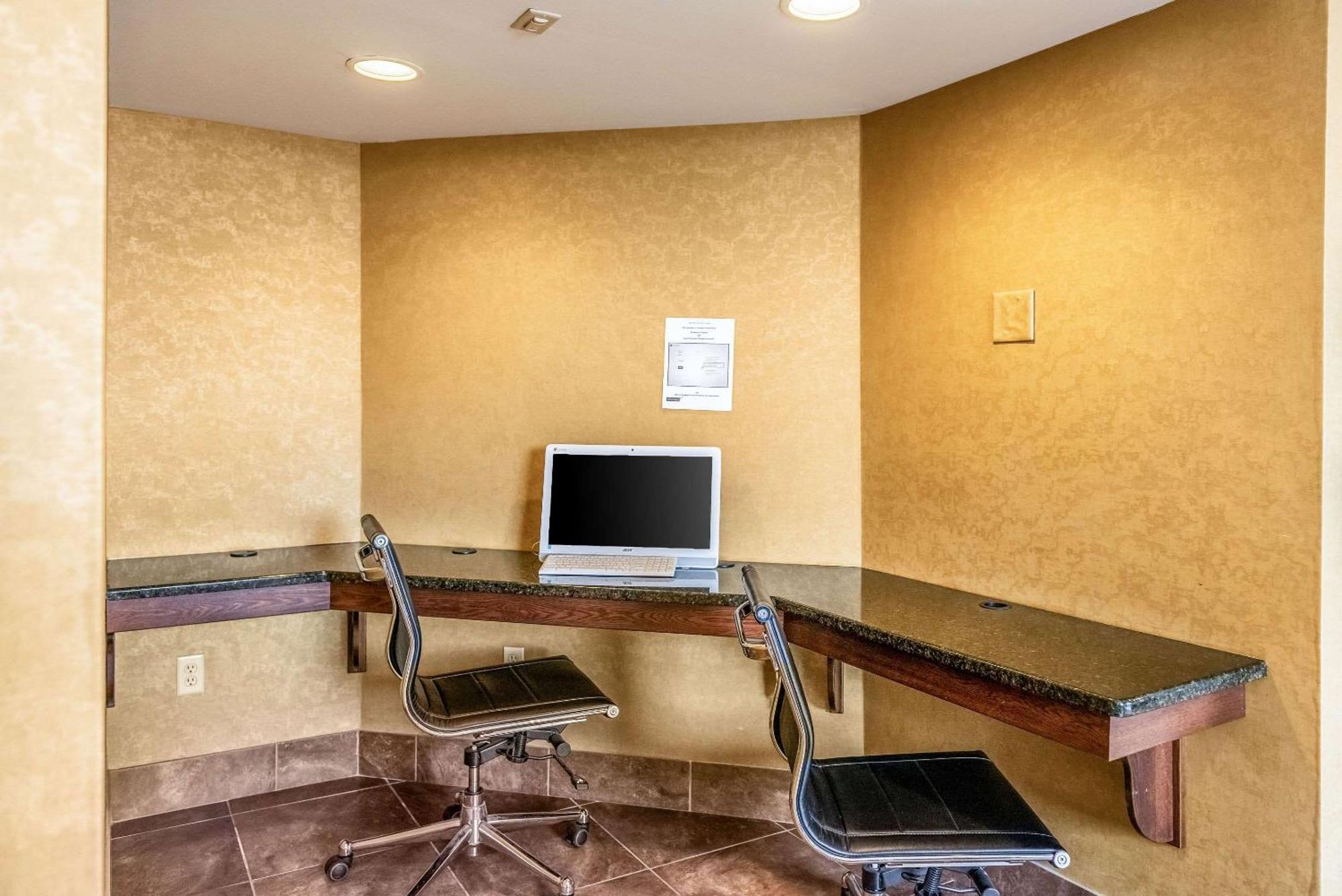 Quality Inn & Suites Seville Ngoại thất bức ảnh