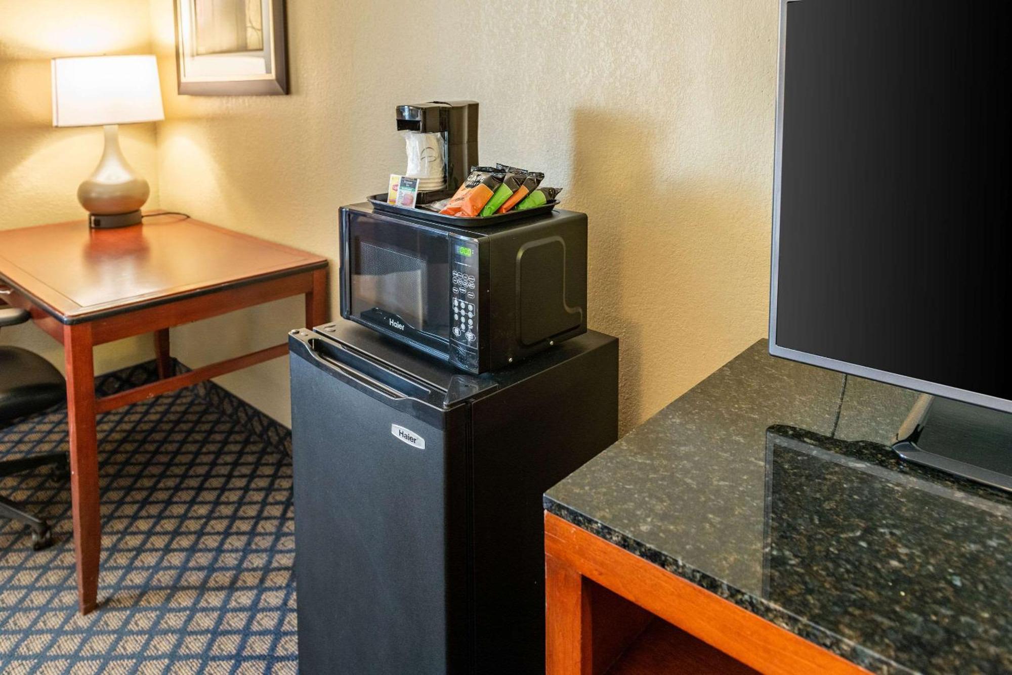 Quality Inn & Suites Seville Ngoại thất bức ảnh