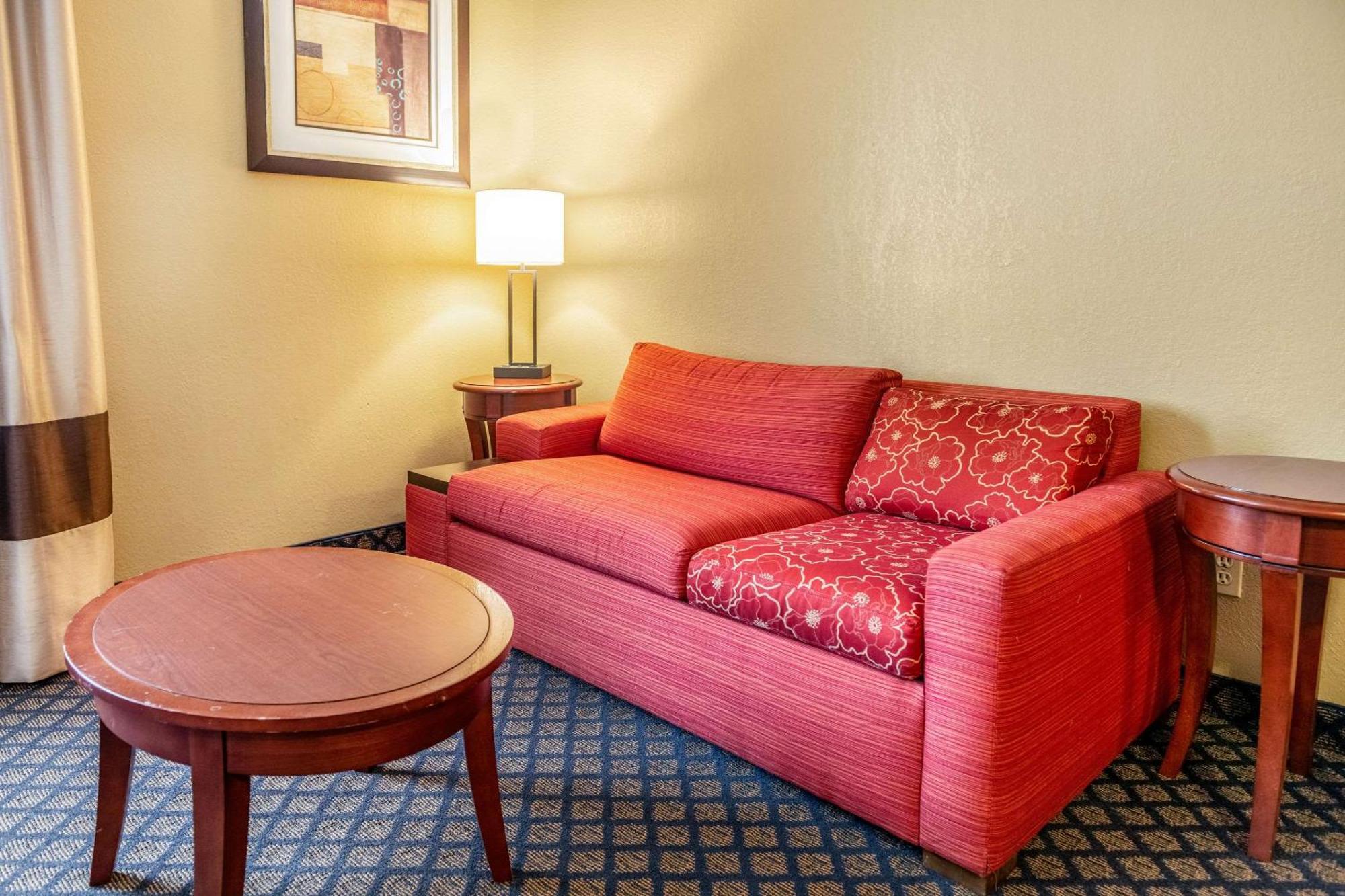 Quality Inn & Suites Seville Ngoại thất bức ảnh