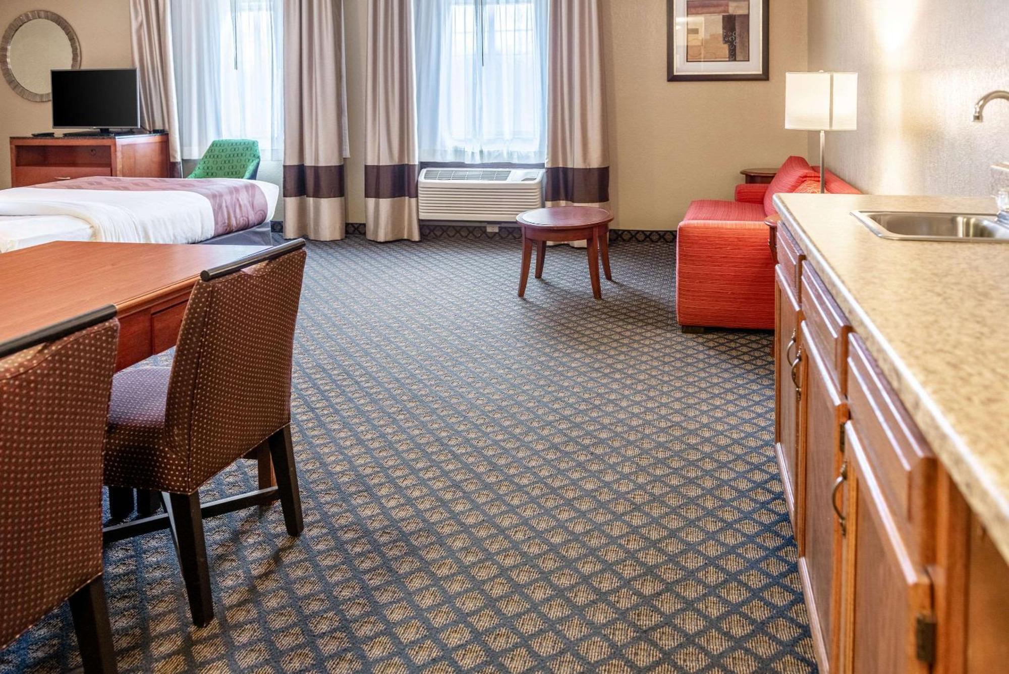 Quality Inn & Suites Seville Ngoại thất bức ảnh